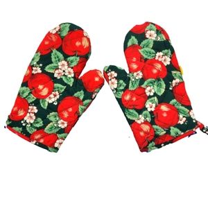 Vintage pair of oven mitts bold apple and floral print
